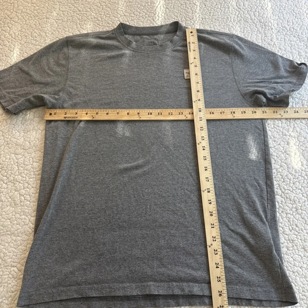 The North Face T-Shirt Mens medium Gray Short Sleeve Logo Tee